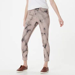 *LOGO by Lori Goldstein Petite Cloud Wash Skinny Jeans | Antler